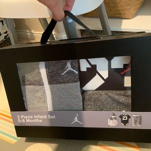 Nike Air Jordon Baby Boy Bodysuit Jacket Gift Set